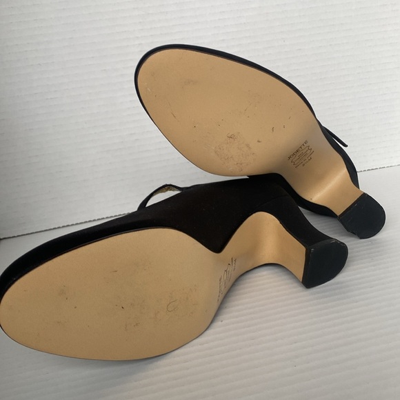 Apostrophe Jodette Black and Gold shoe. - Picture 4 of 7